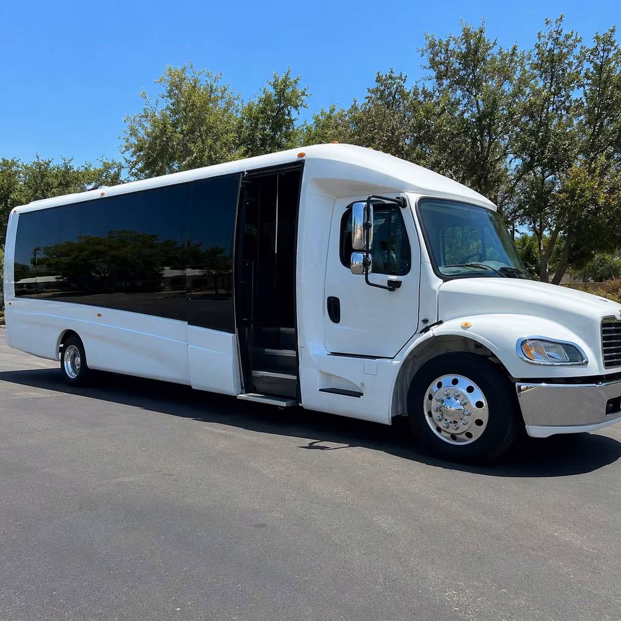 minibus rentals for riverside fox theater and inland empire show nights
